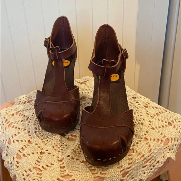 ❤️ HOST PICK ❤️ SWEDISH HASBEENS oxblood T-Strap clog heels 37 - Picture 3 of 16